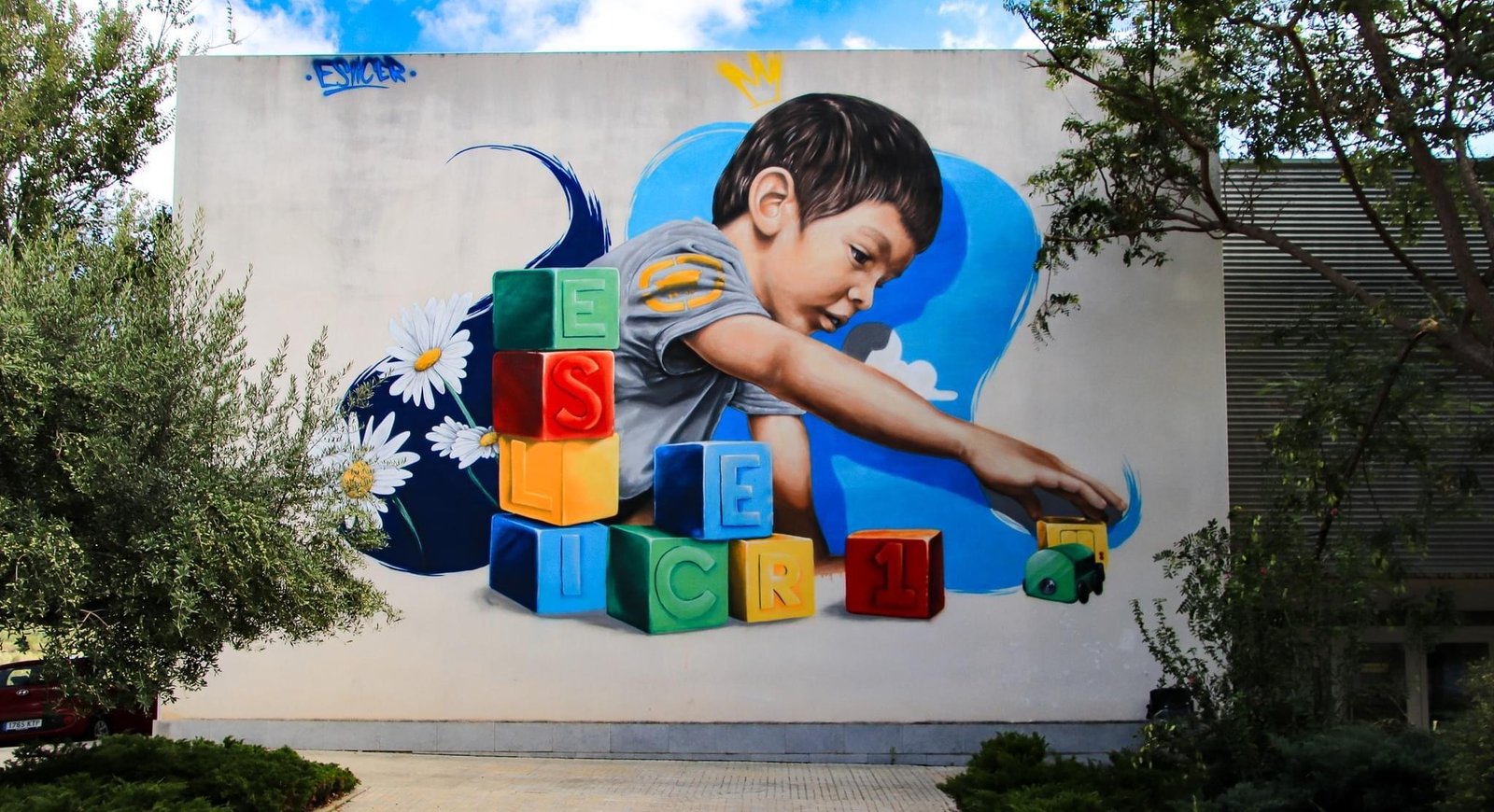 Mural nen a l escola